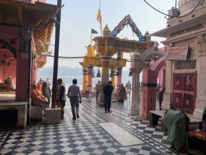<div class="ug-textpanel-title-custom">Vishrama-ghata</div>